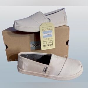 NIB,Toms big girl size 3.5(wmns size 5.5)